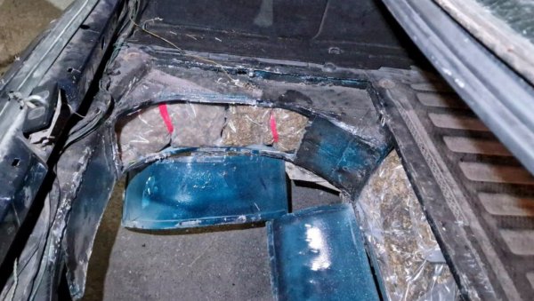 ЗАПЛЕЊЕНО ВИШЕ ОД 25 КИЛОГРАМА МАРИХУАНЕ: Новосадска полиција ухапсила Краљевчанина осумњиченог за трговину дрогом ЗАПЛЕЊЕНО ВИШЕ ОД 25 КИЛОГРАМА МАРИХУАНЕ: Новосадска полиција ухапсила Краљевчанина осумњиченог за трговину дрогом
