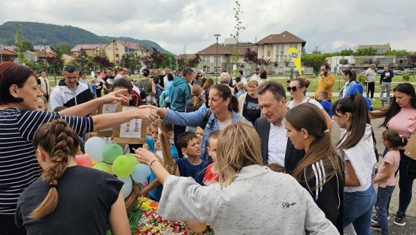 КРАТИВНИ МАЛИШАНИ: Потрага за васкршњим јајима у порти храна Свете Петке Параскеве КРАТИВНИ МАЛИШАНИ: Потрага за васкршњим јајима у порти храна Свете Петке Параскеве