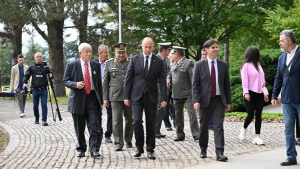 ХВАЛА ХРАБРИМ ПРЕЦИМА: Нови Сад обележио Дан победе над фашизмом (ФОТО)