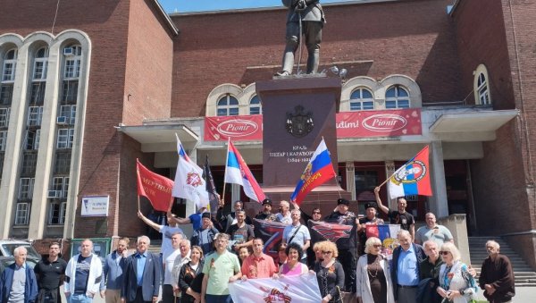 МАРШИРАО И БЕСМРТНИ ПУК: Суботичани обележили Дан победе над фашизмом МАРШИРАО И БЕСМРТНИ ПУК: Суботичани обележили Дан победе над фашизмом