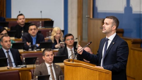 HOĆE LI KIČMA IZDRŽATI?: Većina crnogorskih poslanika bira da ćuti o najavljenom predlogu razrešenja ministra pravde HOĆE LI KIČMA IZDRŽATI?: Većina crnogorskih poslanika bira da ćuti o najavljenom predlogu razrešenja ministra pravde