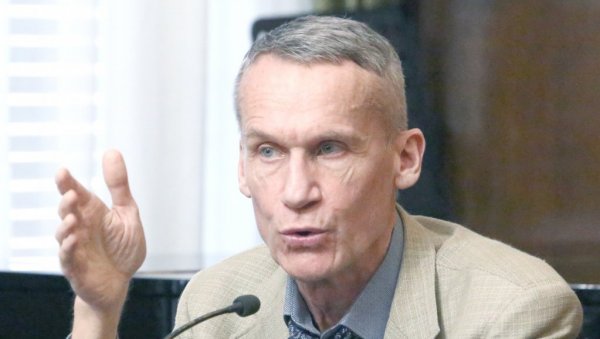 СРБИЈУ НЕ ОСЕЋАМ КАО ИНОСТРАНСТВО: Француски академик и писац гостовао у Матици српској (ФОТО) СРБИЈУ НЕ ОСЕЋАМ КАО ИНОСТРАНСТВО: Француски академик и писац гостовао у Матици српској (ФОТО)