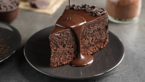 BEČKA TORTA LIND: Brza poslastica sa čokoladnim filom