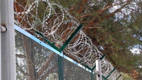 ATAK NA MORAL I KULTURU: Bodljikavom žicom ograđeno Brodogradilište u Bijeloj ATAK NA MORAL I KULTURU: Bodljikavom žicom ograđeno Brodogradilište u Bijeloj