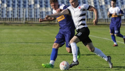DERBI ZA TRON: Kraljevačka Sloga dočekuje Šumadiju 1903 iz Kragujevca DERBI ZA TRON: Kraljevačka Sloga dočekuje Šumadiju 1903 iz Kragujevca