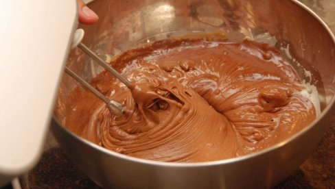 RECEPT ZA NAJBOLJI KAKAO KREM ZA TORTE I KOLAČE: Lako se pravi i nisu vam potrebni posebni i skupi sastojci RECEPT ZA NAJBOLJI KAKAO KREM ZA TORTE I KOLAČE: Lako se pravi i nisu vam potrebni posebni i skupi sastojci