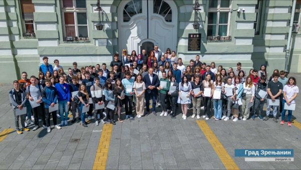 СТИПЕНДИЈЕ ЗА НАЈБОЉЕ СТУДЕНТЕ И УЦЕНИКЕ: Најбољима додељени уговори СТИПЕНДИЈЕ ЗА НАЈБОЉЕ СТУДЕНТЕ И УЦЕНИКЕ: Најбољима додељени уговори