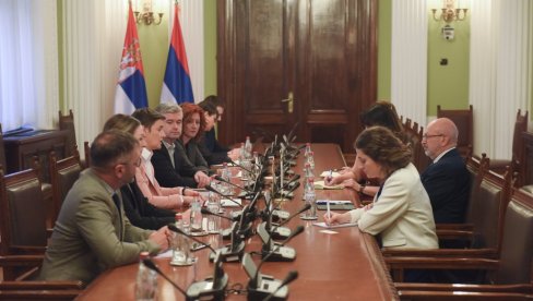 BRNABIĆ RAZGOVARALA SA ZANIJEROM: Lokalne izbore 2. juna građani dočekuju u mnogo drugačijoj atmosferi BRNABIĆ RAZGOVARALA SA ZANIJEROM: Lokalne izbore 2. juna građani dočekuju u mnogo drugačijoj atmosferi