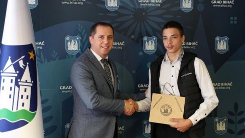 UČENIK HEROJ: Jedini skočio u vodu za vršnjakom, ostali gledali UČENIK HEROJ: Jedini skočio u vodu za vršnjakom, ostali gledali