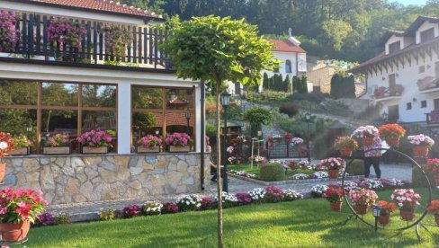 NAJVEĆE SVETINJE: Manastiri Tumane i Nimnik kriju čuda u srcu prirode (FOTO/VIDEO) NAJVEĆE SVETINJE: Manastiri Tumane i Nimnik kriju čuda u srcu prirode (FOTO/VIDEO)