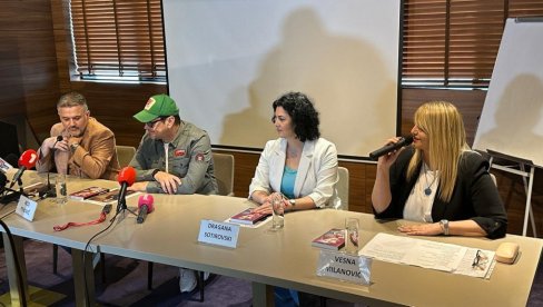 ACO PEJOVIĆ POSETIO DOM ZA DECU I OMLADINU: Oduševio mališane ovim gestom, a uskoro sledi tek iznenađenje (FOTO) ACO PEJOVIĆ POSETIO DOM ZA DECU I OMLADINU: Oduševio mališane ovim gestom, a uskoro sledi tek iznenađenje (FOTO)