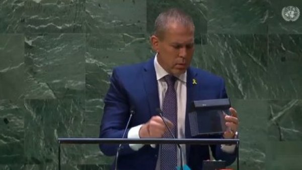 СКАНДАЛ У УЈЕДИЊЕНИМ НАЦИЈАМА: Погледајте шта је учинио представник Израела (ВИДЕО) СКАНДАЛ У УЈЕДИЊЕНИМ НАЦИЈАМА: Погледајте шта је учинио представник Израела (ВИДЕО)