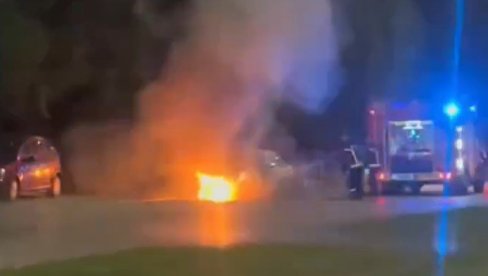 OGROMNA VATRENA BUKTINJA NA PUTU: Zapalio se automobil u Smederevskoj Palanci (VIDEO) OGROMNA VATRENA BUKTINJA NA PUTU: Zapalio se automobil u Smederevskoj Palanci (VIDEO)