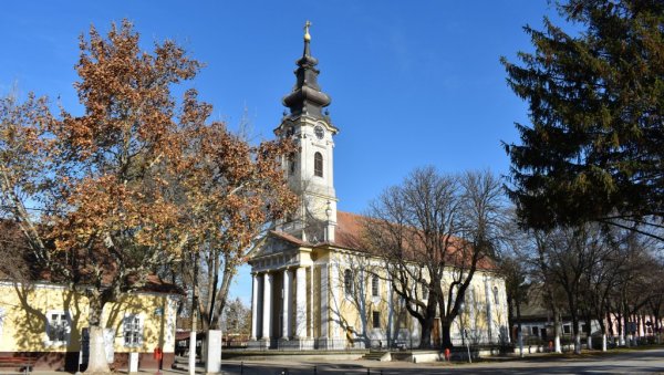 ЉУДИ ДОЛАЗЕ СА ДРУГОГ КРАЈА СВЕТА ДА ВИДЕ ОВУ АТРАКЦИЈУ У КИКИНДИ: Највише посетилаца у новембру - Сова постала неформални симбол града ЉУДИ ДОЛАЗЕ СА ДРУГОГ КРАЈА СВЕТА ДА ВИДЕ ОВУ АТРАКЦИЈУ У КИКИНДИ: Највише посетилаца у новембру - Сова постала неформални симбол града