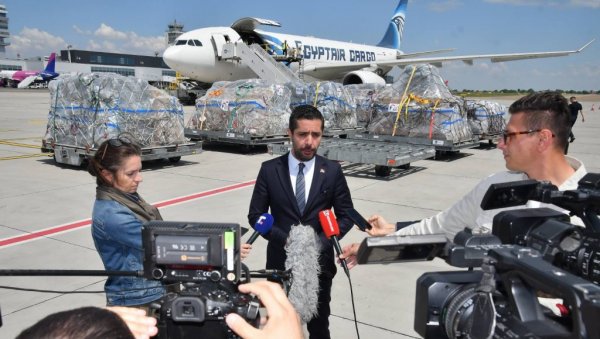 СРБИЈА УПУТИЛА ХУМАНИТАРНУ ПОМОЋ ПАЛЕСТИНИ Момировић: Уколико буде било неопходно изаћићемо са додатном помоћи (ФОТО) СРБИЈА УПУТИЛА ХУМАНИТАРНУ ПОМОЋ ПАЛЕСТИНИ Момировић: Уколико буде било неопходно изаћићемо са додатном помоћи (ФОТО)