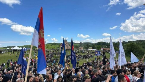 VELIKI SKUP NA RAVNOJ GORI: Rodoljubi obeležili godišnjicu izlaska Draže Mihailovića na Ravnu Goru (FOTO) VELIKI SKUP NA RAVNOJ GORI: Rodoljubi obeležili godišnjicu izlaska Draže Mihailovića na Ravnu Goru (FOTO)