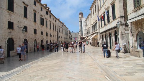 NASTAVLJA SE ODLAZAK TREBINJACA NA RAD U HRVATSKU: Ugostitelji i građevinci lako do posla i većih plata NASTAVLJA SE ODLAZAK TREBINJACA NA RAD U HRVATSKU: Ugostitelji i građevinci lako do posla i većih plata