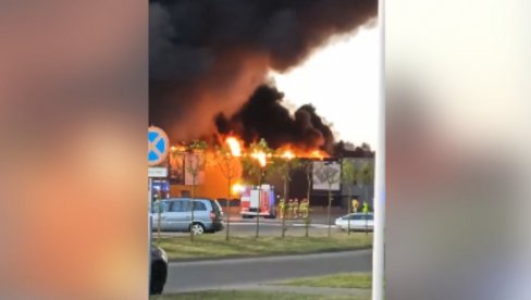 VELIKI POŽAR BUKNUO U VARŠAVI: Na deestine spasilačkih ekipa izašlo na lice mesta, 150 vatrogasaca na terenu (VIDEO)
