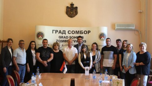 ZA ČETIRI MESECA STOTINU NOVI DAVALACA KRVI: U Somboru upriličen je prijem za dobrovoljne davaoce krvi ZA ČETIRI MESECA STOTINU NOVI DAVALACA KRVI: U Somboru upriličen je prijem za dobrovoljne davaoce krvi