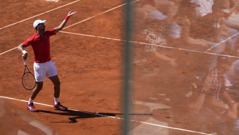 LEP GEST: Đoković još jednom pokazao koliko je veliki sportista (FOTO)