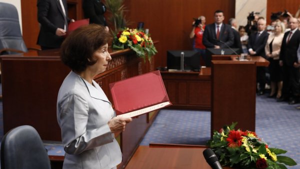 СТИГЛА РЕАКЦИЈА ИЗ ЕУ: Ево шта кажу на потез новоизабране македонске председнице СТИГЛА РЕАКЦИЈА ИЗ ЕУ: Ево шта кажу на потез новоизабране македонске председнице