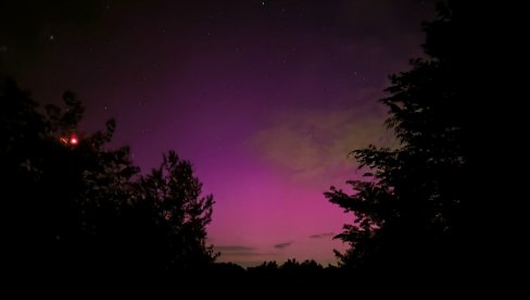 POLARNA SVETLOST IZNAD PROKUPLJA: Oglasila se Astronomska opservatorija povodom velike aktivnosti na Suncu POLARNA SVETLOST IZNAD PROKUPLJA: Oglasila se Astronomska opservatorija povodom velike aktivnosti na Suncu