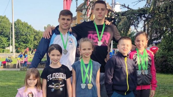 СА ШАРЕНГРАДСКОГ КУПА У КРУШЕВЦУ: За пливаче Посејдона седам медаља СА ШАРЕНГРАДСКОГ КУПА У КРУШЕВЦУ: За пливаче Посејдона седам медаља