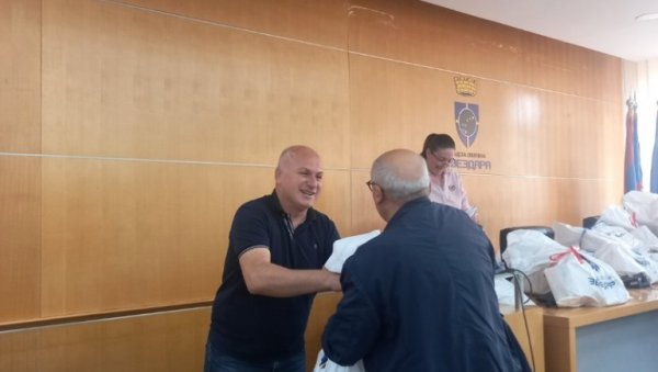 ПАКЕТИ ЗА 89 БЕБА: Општина Звездара наставља да помаже родитељима ПАКЕТИ ЗА 89 БЕБА: Општина Звездара наставља да помаже родитељима