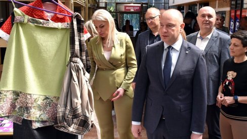 POČELI DANI SOCIJALNE ZAŠTITE Gradonačelnik NS-a Đurić: Grad čine i ljudi koji imaju muke, treba im pomoći (FOTO) POČELI DANI SOCIJALNE ZAŠTITE Gradonačelnik NS-a Đurić: Grad čine i ljudi koji imaju muke, treba im pomoći (FOTO)