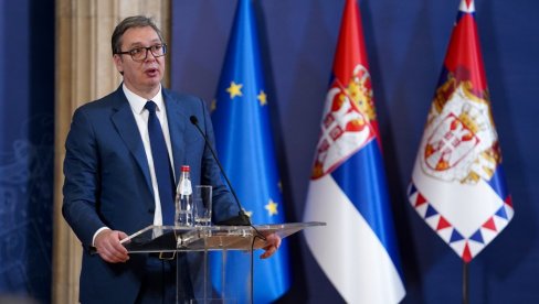 VUČIĆ U NJUJORKU VODI HEROJSKU BORBU PRSA U PRSA... Pod maskom kulture sećanja, Srbima se pokušava udariti žig genocidnog naroda