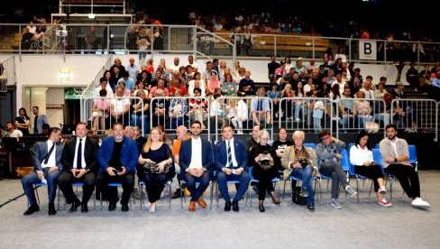 PREPUNA MARIBORSKA DVORANA TABOR: U suorganizaciji Saveza Srba Slovenije održan koncert Ansanbla Kolo iz Beograda (FOTO) PREPUNA MARIBORSKA DVORANA TABOR: U suorganizaciji Saveza Srba Slovenije održan koncert Ansanbla Kolo iz Beograda (FOTO)