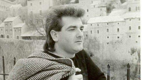 PREPOZNAJETE LI NAŠEG PEVAČA? Danas je jedna od najvećih regionalnih zvezda (FOTO) PREPOZNAJETE LI NAŠEG PEVAČA? Danas je jedna od najvećih regionalnih zvezda (FOTO)