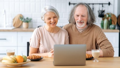 NOVE TEHNOLOGIJE ZA ŽIVOT BEZ NAOČARA ZA ČITANJE: Prvi simptomi pojave dioptrije za čitanje NOVE TEHNOLOGIJE ZA ŽIVOT BEZ NAOČARA ZA ČITANJE: Prvi simptomi pojave dioptrije za čitanje