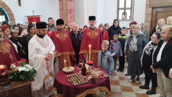 СЛАВА ХРАМА ПОРЕД ДРИНЕ: Азбуковица љуби пророка Јеремију СЛАВА ХРАМА ПОРЕД ДРИНЕ: Азбуковица љуби пророка Јеремију