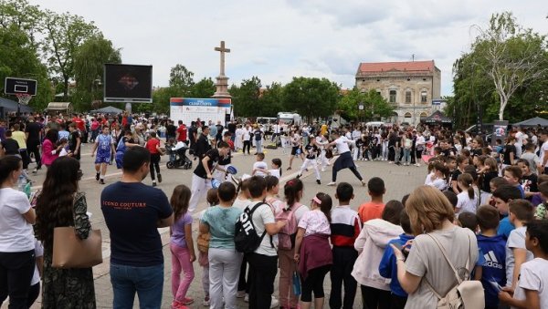 СВЕ ЈЕ ВРВЕЛО ОД ДЕЧЈИХ ОСМЕХА: Мали сајам спорта окупио 35 клубова из Вршца СВЕ ЈЕ ВРВЕЛО ОД ДЕЧЈИХ ОСМЕХА: Мали сајам спорта окупио 35 клубова из Вршца