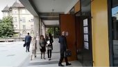 КОСТИНА МАЈКА НЕГИРАЛА КРИВИЦУ: Одговарала на питања родитеља убијене деце КОСТИНА МАЈКА НЕГИРАЛА КРИВИЦУ: Одговарала на питања родитеља убијене деце
