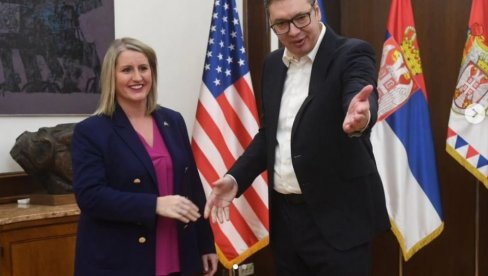 VUČIĆ SE SASTAO SA ELIZABET ALEN: Dobar i koristan razgovor o regionalnim i geopolitičkim pitanjima, kao i o jačanju odnosa Srbije i SAD VUČIĆ SE SASTAO SA ELIZABET ALEN: Dobar i koristan razgovor o regionalnim i geopolitičkim pitanjima, kao i o jačanju odnosa Srbije i SAD