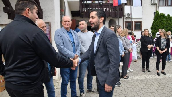 ТРИ ТОНЕ ГОРИВА ЗА ОПШТИНУ ГРОЦКА: Момировић - Влада Србије упутила је помоћ за развој локалне привреде (ФОТО) ТРИ ТОНЕ ГОРИВА ЗА ОПШТИНУ ГРОЦКА: Момировић - Влада Србије упутила је помоћ за развој локалне привреде (ФОТО)