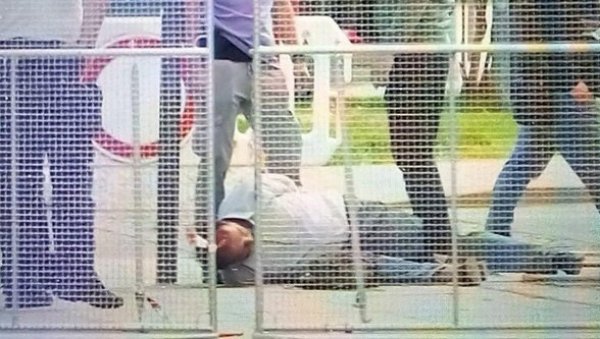 ОВО ЈЕ ОСУМЊИЧЕНИ ЗА АТЕНТАТ НА ПРЕМИЈЕРА ФИЦА: Мушкарац одмах ухапшен (ФОТО) ОВО ЈЕ ОСУМЊИЧЕНИ ЗА АТЕНТАТ НА ПРЕМИЈЕРА ФИЦА: Мушкарац одмах ухапшен (ФОТО)