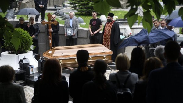 БИО ЈЕ НАЈБОЉИ У СВОМЕ РОДУ: У Алеји заслужних грађана на неогерадском Новом гробљу, сахрањен Светомир Арсић Басара (1928- 2024) БИО ЈЕ НАЈБОЉИ У СВОМЕ РОДУ: У Алеји заслужних грађана на неогерадском Новом гробљу, сахрањен Светомир Арсић Басара (1928- 2024)