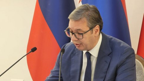 NAS ZA GENOCID PROGLAŠAVAJU UBICE, NJIHOVI POTOMCI Posle ovih Vučićevih reči usledio ogroman aplauz u Ruskom domu