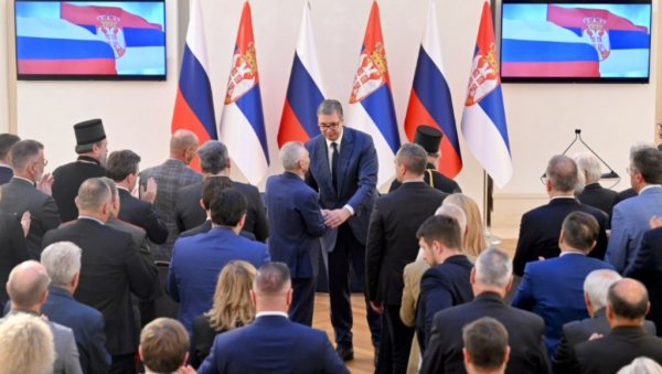 НАЛАЗИМО СЕ У САМОМ СРЕДИШТУ СВОЈЕВРСНЕ БИТКЕ Вучић: Србија је захвална Русији која брани историјску науку од ревизиониста НАЛАЗИМО СЕ У САМОМ СРЕДИШТУ СВОЈЕВРСНЕ БИТКЕ Вучић: Србија је захвална Русији која брани историјску науку од ревизиониста