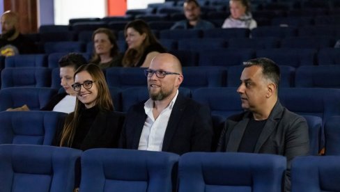 ЦИКЛУС ШПАНСКЕ КИНЕМАТОГРАФИЈЕ У ТРЕБИЊУ Сретна звезда на отварању ЦИКЛУС ШПАНСКЕ КИНЕМАТОГРАФИЈЕ У ТРЕБИЊУ Сретна звезда на отварању