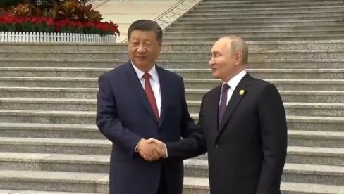 ПУТИН У ПЕКИНГУ: Погледајте церемонију добродошлице руском лидеру (ВИДЕО) ПУТИН У ПЕКИНГУ: Погледајте церемонију добродошлице руском лидеру (ВИДЕО)