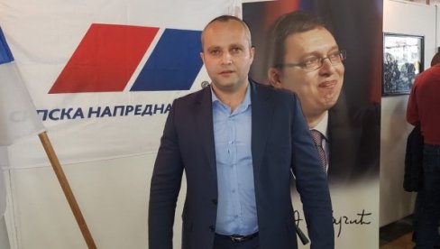 ЈАЊУШЕВИЋ: Многе детаље је Парандиловић сакрио од грађана и бирача ЈАЊУШЕВИЋ: Многе детаље је Парандиловић сакрио од грађана и бирача