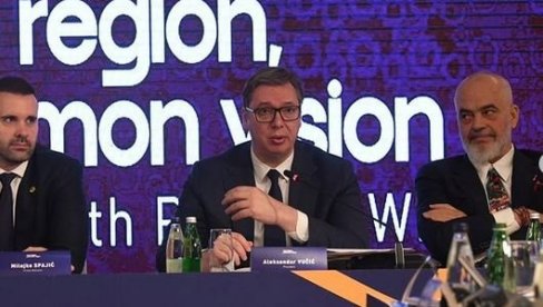VUČIĆ U KOTORU: Nećemo ući u EU pre nego što Ukrajina uđe (VIDEO) VUČIĆ U KOTORU: Nećemo ući u EU pre nego što Ukrajina uđe (VIDEO)