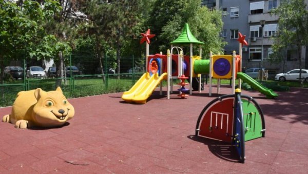 ЗА ИГРУ МАЛИШАНА: Вртић Пепељуга добио сређено игралиште ЗА ИГРУ МАЛИШАНА: Вртић Пепељуга добио сређено игралиште