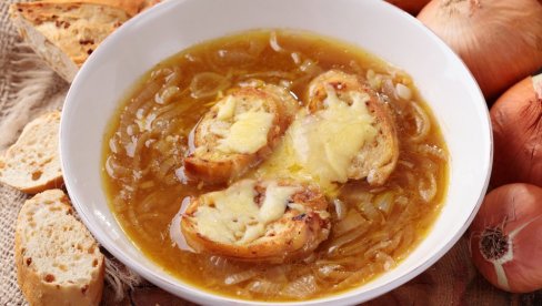 FRANCUSKI SPECIJALITET: Čorba od crnog luka s hlebom i parmezanom, zapečena u rerni! FRANCUSKI SPECIJALITET: Čorba od crnog luka s hlebom i parmezanom, zapečena u rerni!