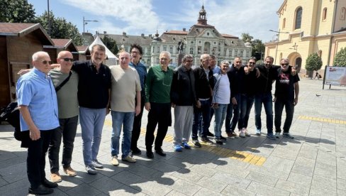 OKUPILI SE ZLATNI DEČACI: Zlatna generacija rukometaša u Zrenjaninu