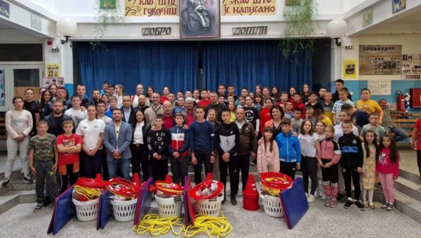 ПОМОЋ ШКОЛАМА У ОПШТИНИ БУЈАНОВАЦ: Спортски савез Србије даровао реквизите и опрему ПОМОЋ ШКОЛАМА У ОПШТИНИ БУЈАНОВАЦ: Спортски савез Србије даровао реквизите и опрему